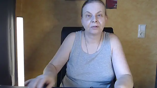 Sweet Phoenix online show from 10/05/25, 01:02