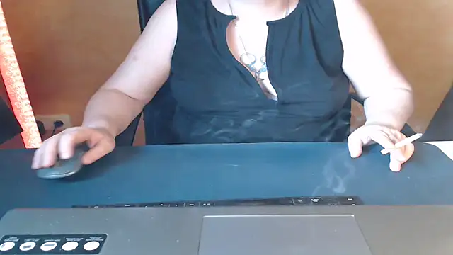 Snapshot of Sweet_Phoenix chatting on 07/14/26, 10:43 Sweet Phoenix online show from 07/14/26, 10:43