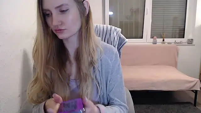 Snapshot of florianikaa chatting on 02/02/25, 11:53 florianikaa online show from 02/02/25, 11:53