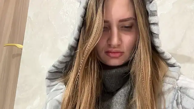 Snapshot of florianikaa chatting on 10/24/25, 06:18 florianikaa online show from 10/24/25, 06:18