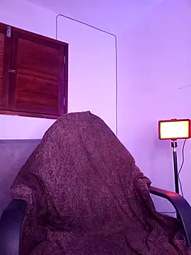 Snapshot of Joylopez_fit chatting on 11/17/25, 03:27 Joylopez fit online show from 11/17/25, 03:27