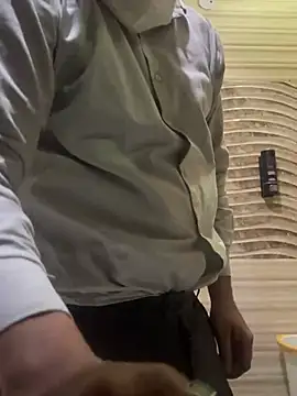 Snapshot of skyisthelimit12 chatting on 02/27/25, 01:38 skyisthelimit12 online show from 02/27/25, 01:38