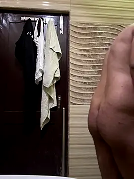 Snapshot of skyisthelimit12 chatting on 11/21/25, 01:37 skyisthelimit12 online show from 11/21/25, 01:37