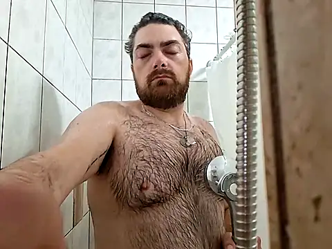 Snapshot of bearymikeyy chatting on 10/22/25, 02:38 bearymikeyy online show from 10/22/25, 02:38