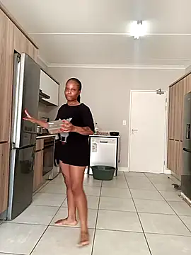 Snapshot of Thando04 chatting on 02/07/25, 04:37 Thando04 online show from 02/07/25, 04:37