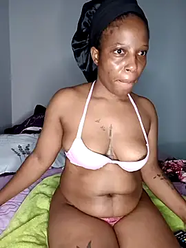 Snapshot of Thando04 chatting on 02/03/25, 10:43 Thando04 online show from 02/03/25, 10:43
