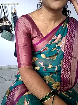 lovelygirl4567 online show from 12/23/25, 06:02