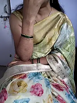 lovelygirl4567 online show from 02/03/26, 06:33