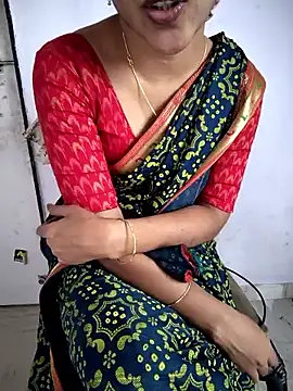 lovelygirl4567 online show from 10/28/25, 05:29