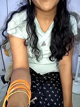 lovelygirl4567 online show from 11/10/25, 04:12