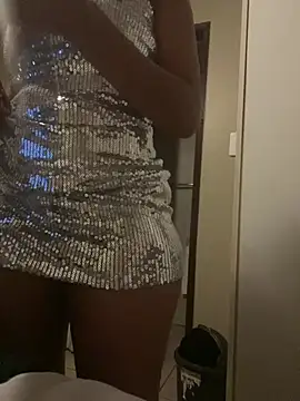 Snapshot of CurvyQueen19 chatting on 03/04/26, 06:26 CurvyQueen19 online show from 03/04/26, 06:26