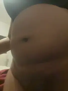 Snapshot of CurvyQueen19 chatting on 01/04/25, 09:41 CurvyQueen19 online show from 01/04/25, 09:41