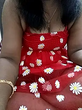 Snapshot of Tamil_Vishalini chatting on 01/18/26, 04:38 Tamil Vishalini online show from 01/18/26, 04:38