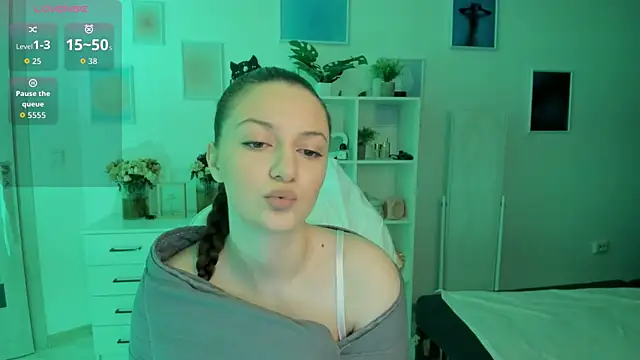 MiaVixxen online show from 09/28/25, 04:08