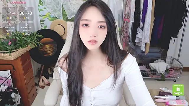 Snapshot of xiaotiantian-76 chatting on 05/17/26, 10:59 xiaotiantian-76 online show from 05/17/26, 10:59