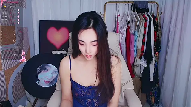 Snapshot of xiaotiantian-76 chatting on 11/18/25, 05:11 xiaotiantian-76 online show from 11/18/25, 05:11