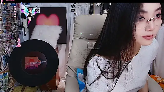 Snapshot of xiaotiantian-76 chatting on 12/03/25, 02:12 xiaotiantian-76 online show from 12/03/25, 02:12