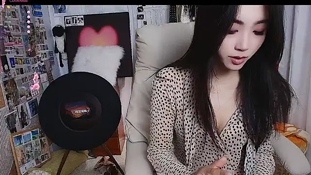 Snapshot of xiaotiantian-76 chatting on 12/05/25, 01:05 xiaotiantian-76 online show from 12/05/25, 01:05