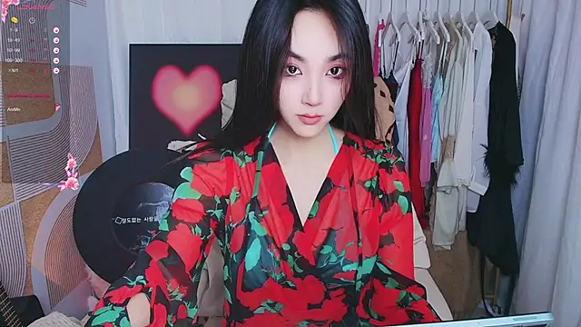 Snapshot of xiaotiantian-76 chatting on 11/17/25, 02:26 xiaotiantian-76 online show from 11/17/25, 02:26