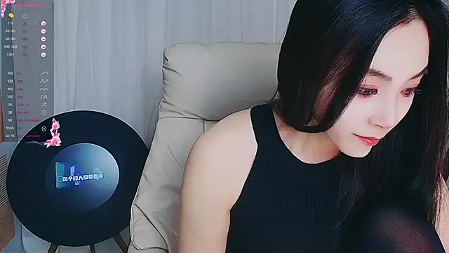 Snapshot of xiaotiantian-76 chatting on 11/14/25, 03:54 xiaotiantian-76 online show from 11/14/25, 03:54