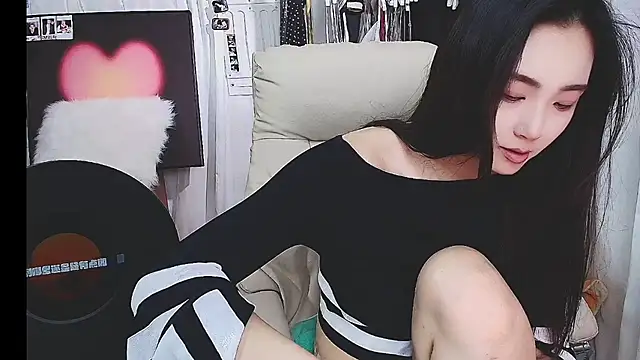 Snapshot of xiaotiantian-76 chatting on 12/17/25, 03:00 xiaotiantian-76 online show from 12/17/25, 03:00