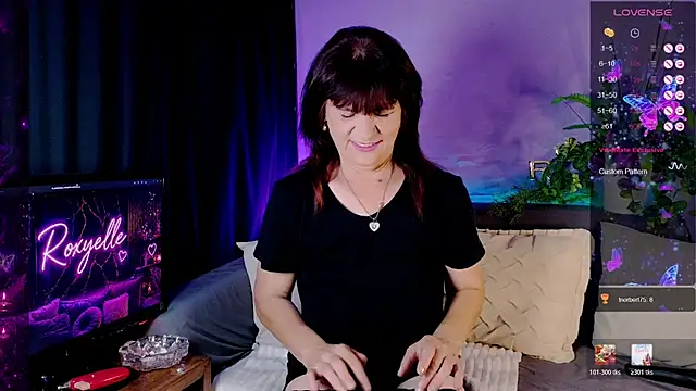 Snapshot of roxyyyrose chatting on 06/19/26, 10:21 roxyyyrose online show from 06/19/26, 10:21