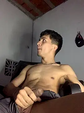 gabrielzinnnn085 online show from 12/16/25, 03:00