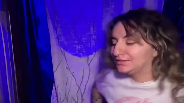 mamifresita online show from 12/04/25, 02:21