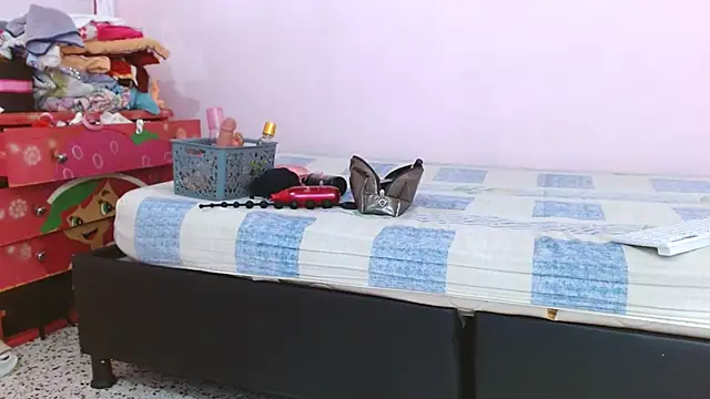 latinabueno41 online show from 02/16/25, 08:33