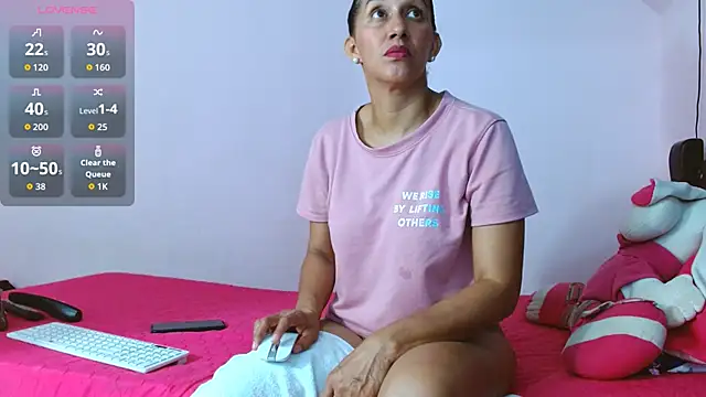 latinabueno41 online show from 10/16/25, 12:41