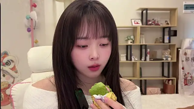 Snapshot of Chenjing0 chatting on 01/17/26, 04:27 Chenjing0 online show from 01/17/26, 04:27