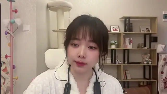 Chenjing0 online show from 12/05/25, 04:22