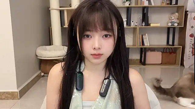 Chenjing0 online show from 10/11/25, 03:18