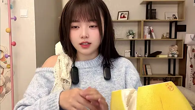 Chenjing0 online show from 10/23/25, 02:54