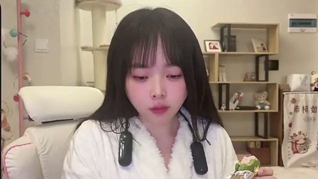 Chenjing0 online show from 12/17/25, 12:43