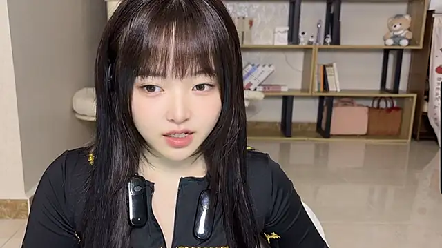 Chenjing0 online show from 10/08/25, 02:35