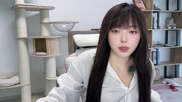 Chenjing0 online show from 05/17/26, 07:52