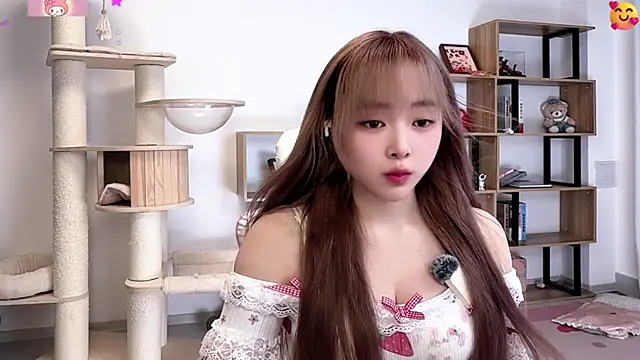 Snapshot of Chenjing0 chatting on 06/30/26, 12:27 Chenjing0 online show from 06/30/26, 12:27