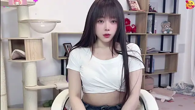 Snapshot of Chenjing0 chatting on 06/11/26, 12:57 Chenjing0 online show from 06/11/26, 12:57
