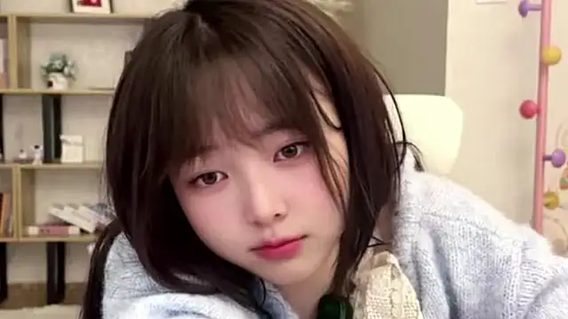 Chenjing0 online show from 04/18/26, 01:35