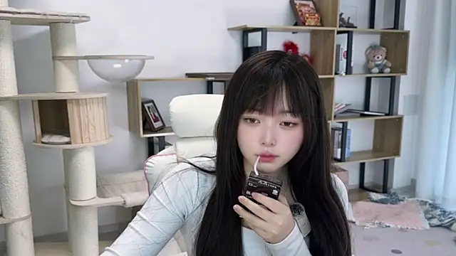 Chenjing0 online show from 05/04/26, 07:33