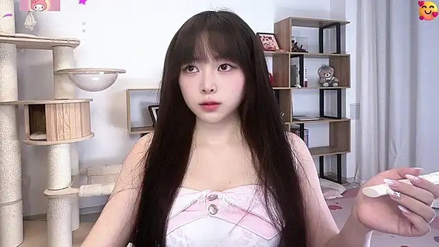 Snapshot of Chenjing0 chatting on 07/18/26, 12:47 Chenjing0 online show from 07/18/26, 12:47