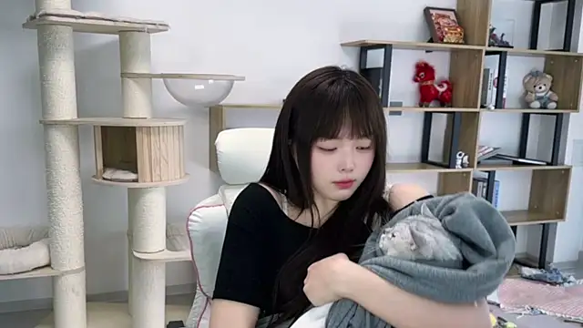 Chenjing0 online show from 05/06/26, 07:34