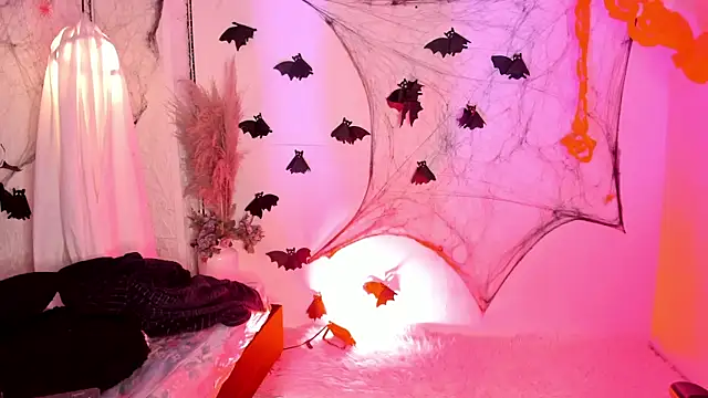 Snapshot of Scarlet_lace chatting on 10/20/25, 12:49 Scarlet lace online show from 10/20/25, 12:49