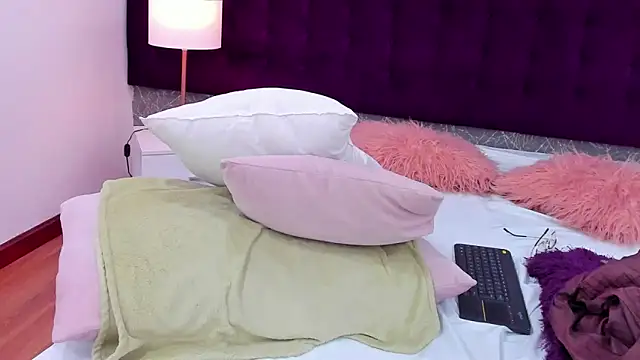 LiaCathaleya online show from 03/21/25, 06:51