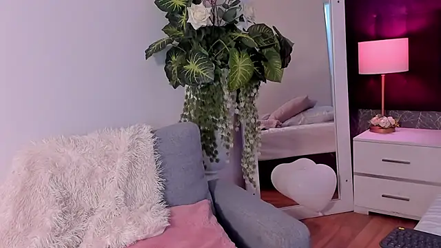 LiaCathaleya online show from 10/06/25, 08:20