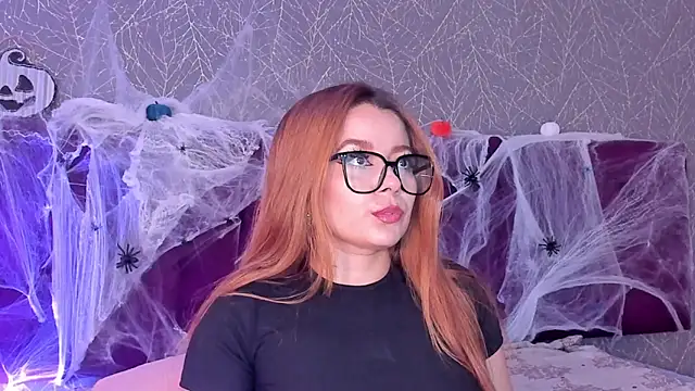 LiaCathaleya online show from 10/13/25, 08:21