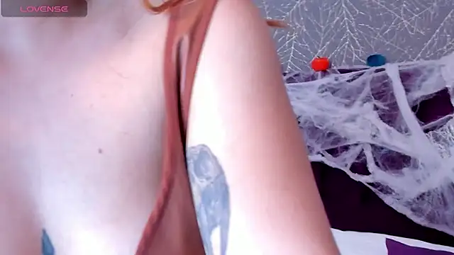 LiaCathaleya online show from 10/29/25, 08:30