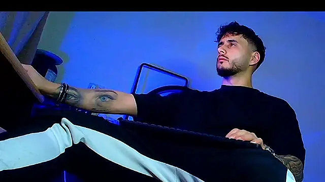 XanderCage99 online show from 02/11/26, 02:33