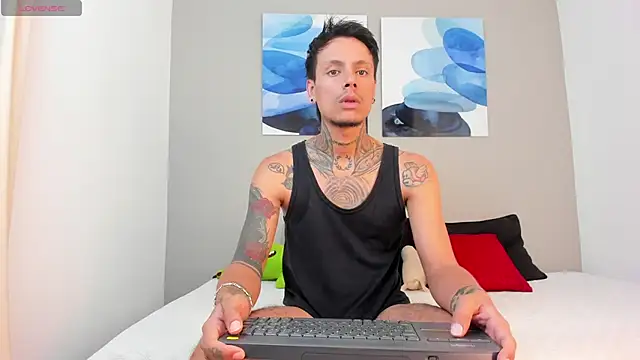 Snapshot of Emilio_Wolf chatting on 01/23/25, 10:43 Emilio Wolf online show from 01/23/25, 10:43